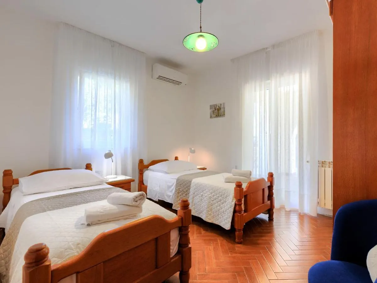 Trget Holiday Home Villa Dina By Interhome